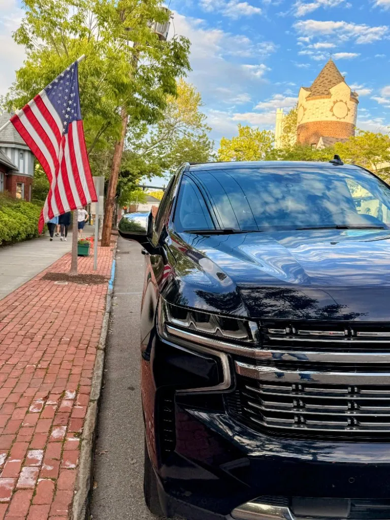 Abreo Prestige Travel luxury black SUV parked on location